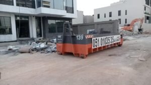 حاويه 30 يارده مواد ممنوع رميها في حاويات النفايات مثل المواد الخطرة